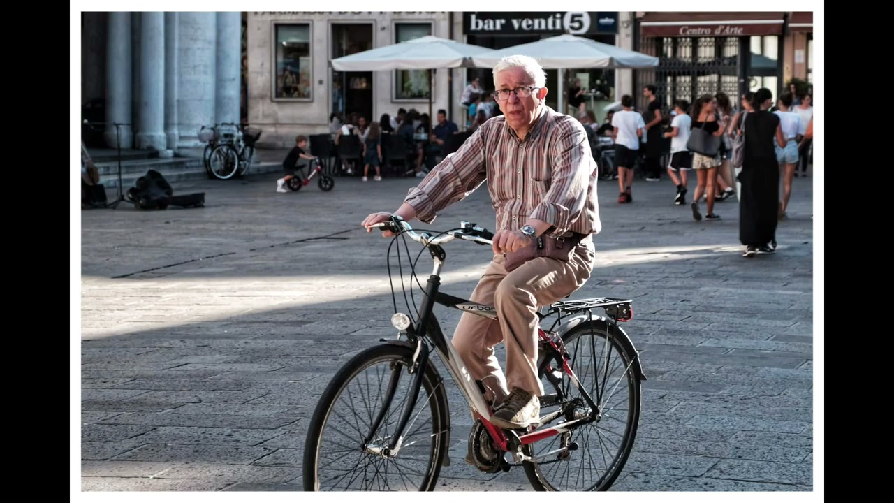 Street photograph by Marc Anthony